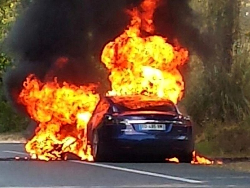 Tesla má problémy